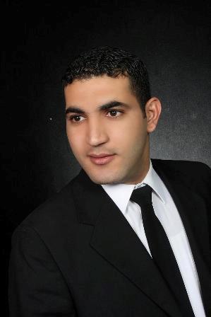 Yazar Adham Sharkawy